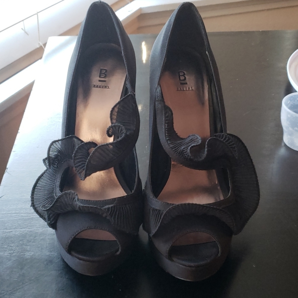 Black ruffle high heels